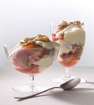 Strawberry sundaes with Prosecco sabayon