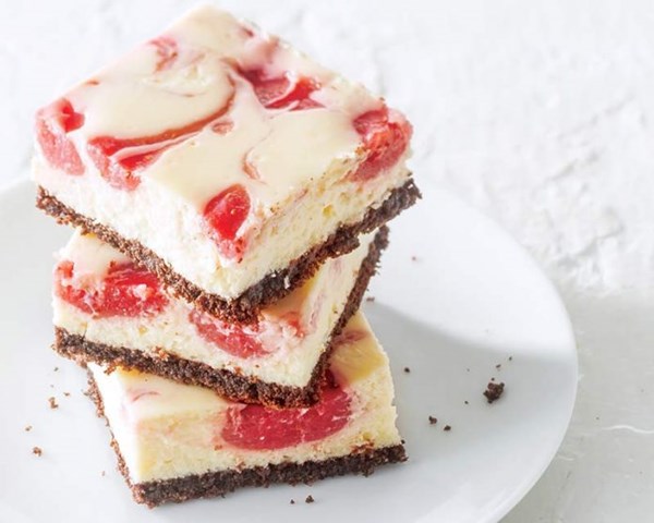 Strawberry swirl cheesecake bars