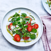 Strawberry, tarragon and goats' cheese salad 
