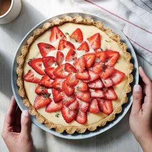 Strawberry tart with quinoa-almond crust