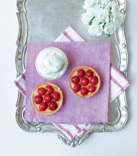 Strawberry tartlets with vanilla pastry cream