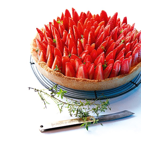 Strawberry-thyme pie