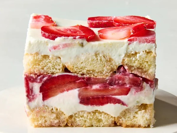 Strawberry tiramisu