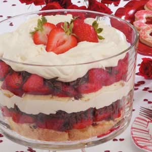 Strawberry tiramisu trifle