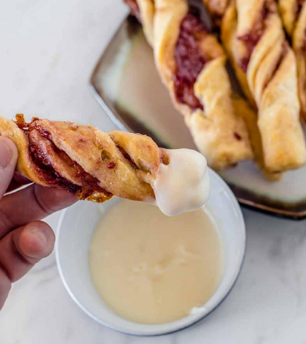 Strawberry twists with lemonade dipping sauce