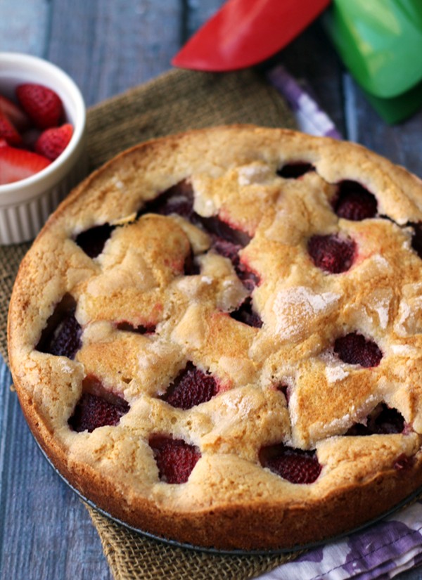 Strawberry vanilla bean buttermilk cake