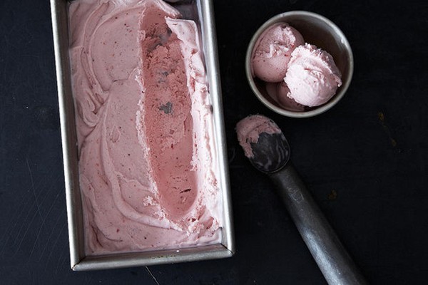 Strawberry vanilla coconut ice cream