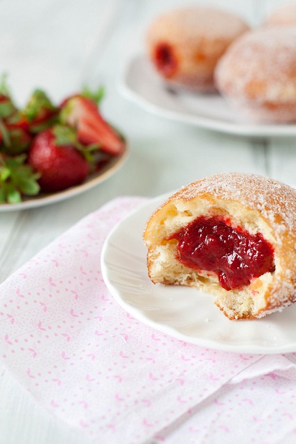 Strawberry vanilla doughnuts