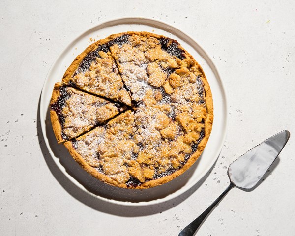 Streusel-topped jam tart