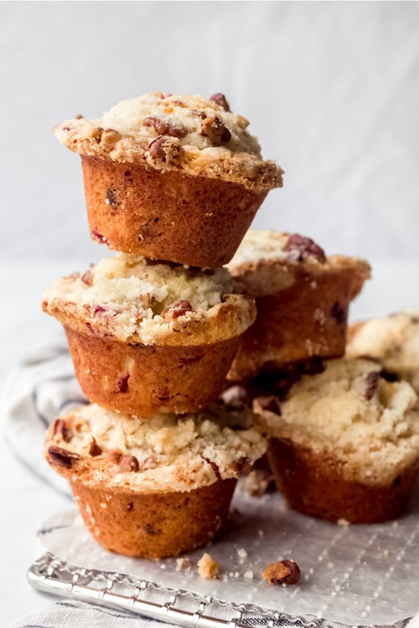Streuseled eggnog-cranberry muffins