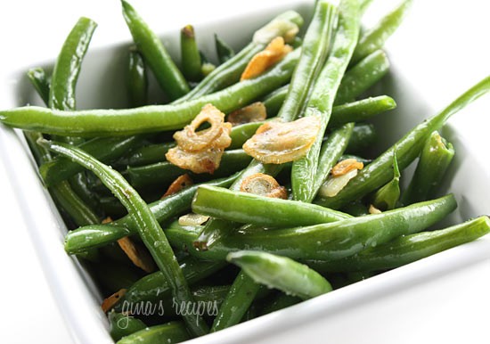 String beans with garlic and oil
