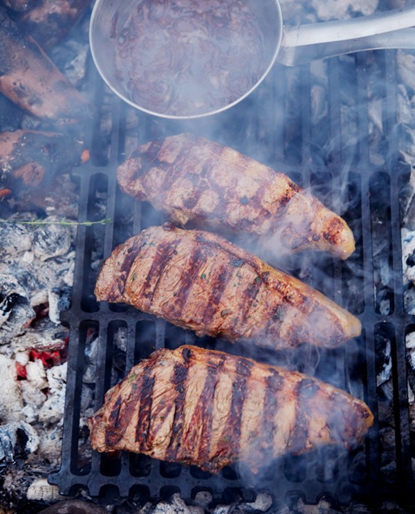 Strip steaks with onion marmalade