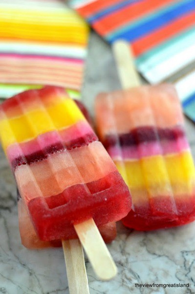 Striped juice popsicles