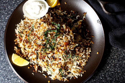 Stuck-pot rice with lentils and yogurt