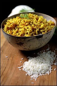 Stuck-pot rice with yogurt and spices