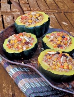 Stuffed acorn squash with cinnamon-spiced apples & raisins 