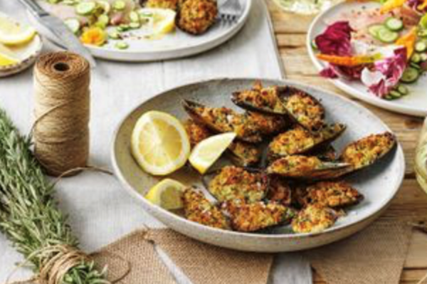 Stuffed and baked mussels with parsley and pecorino