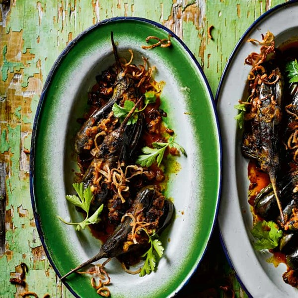 Stuffed aubergine curry (Khayan thee hnat)