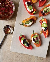 Stuffed baby peppers with yogurt and floral honey