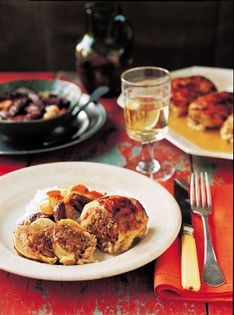 Stuffed boned chicken legs (Piernas de pollo rellenas)