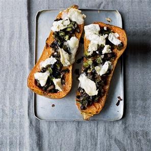 Stuffed butternut squash with goat's cheese