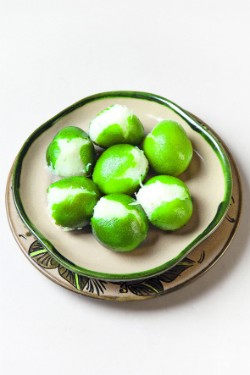 Stuffed candied limes (Limones rellenos)