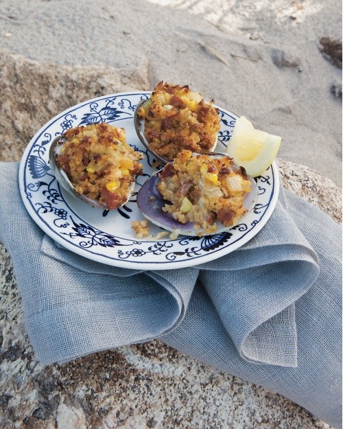 Stuffed clams with linguiça and corn