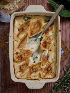 Stuffed conchiglioni with pumpkin, Gorgonzola and cavolo nero (Conchiglioni farciti con zucca, Gorgonzola e cavolo nero)