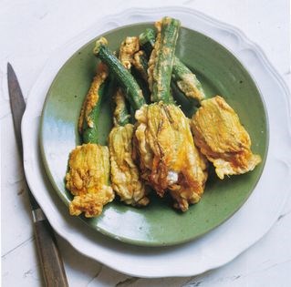 Stuffed courgette flowers (Fiori di zucchini ripieni)