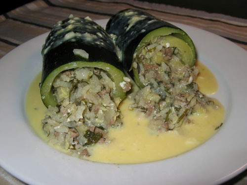 Stuffed courgettes with avgolemono sauce (Kolokithakia gemista)