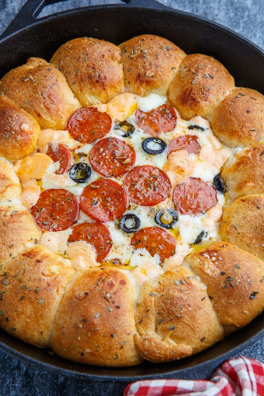 Stuffed crust pizza dip