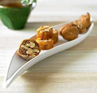 Stuffed dried figs and apricots (Hodu mari)
