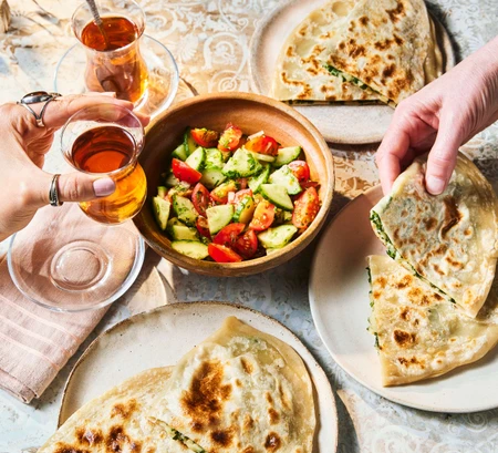 Stuffed flatbreads with potato and spinach (Tesli, ispanakli gözleme)
