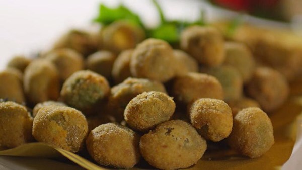 Stuffed fried olives (Olive all'ascolana)