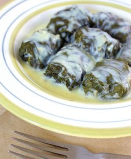 Stuffed grape leaves with egg-lemon sauce (Dolmadakia me avgolemono)