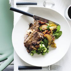 Stuffed lamb shoulder with orange, golden raisins and red onions