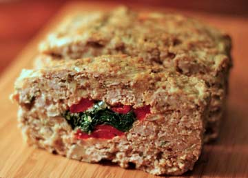 Stuffed meatloaf with spinach and red bell pepper