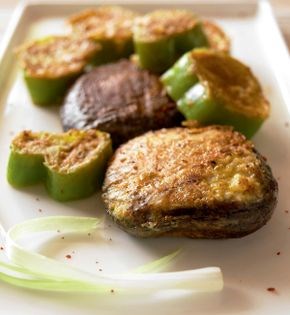 Stuffed mushrooms and green peppers (Bohseot piman jeon)