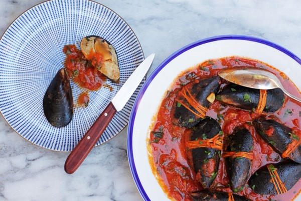 Stuffed mussels in tomato sauce (Cozze ripiene)