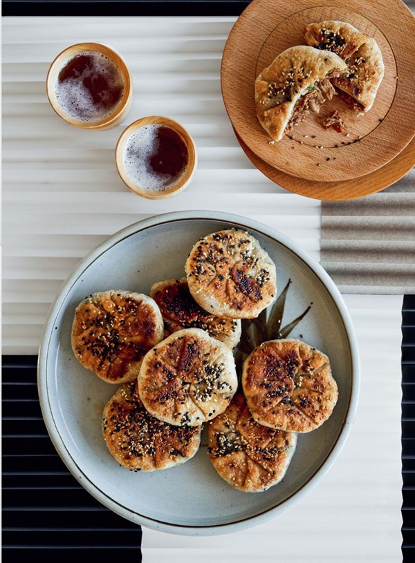 Stuffed pancakes with jackfruit (Xian bing)