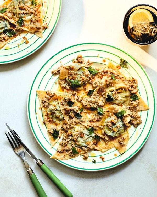 Stuffed pasta with walnut sauce (Pansotti con salsa di noci)