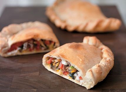 Stuffed pizza with mixed vegetables (Calzone con verdure miste)