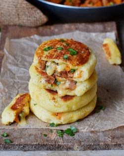 Stuffed potato cakes