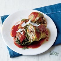 Stuffed Savoy cabbage with tomato sauce