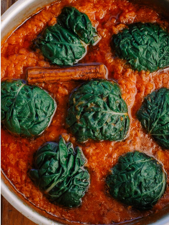 Stuffed silverbeet leaves in tomato-cinnamon sauce