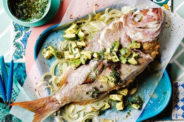 Stuffed snapper with parsley sauce (Rargo relleno con salsa perejil)