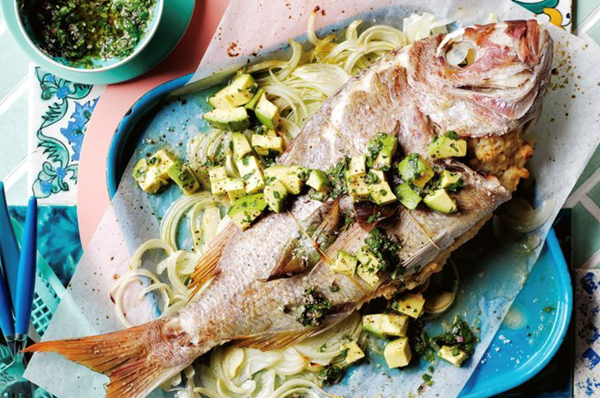 Stuffed snapper with parsley sauce (Pargo relleno con salsa perejil)
