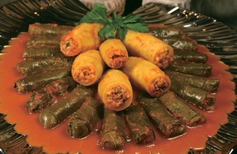 Stuffed squash and grape leaves (Cousa mihshi warac inab)