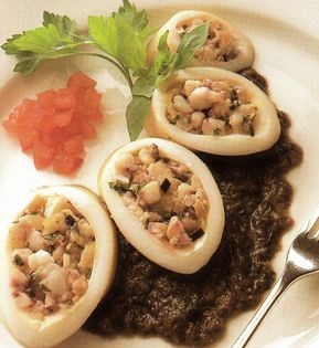 Stuffed squid in its ink