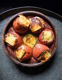 Stuffed tomatoes (Pomidvris tolma)